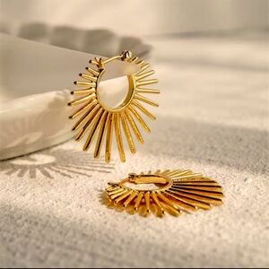 Elegant Gold Sunburst Hoop Earrings 18k gold plated new